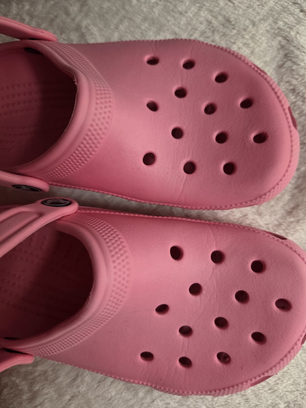 CROCS Kids Classic Clogs in Bright Pink Size W (5)/ M (3) / Juniors 3 - Picture 3 of 8
